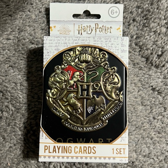 $4 HARRY POTTER PLAYING CARDS. NEW. $4 IF BUNDLE - Picture 7 of 12